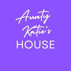 Aunty Katie'S House, Ni Tourist Board Certified & Located On The Main Oldpark Road To Belfast, With Free Continental Breakfast & Free Ultra Fast Sky Internet, Free Sky Sports & Free Sky Cinema, Self-Check In After 10Pm Gmt